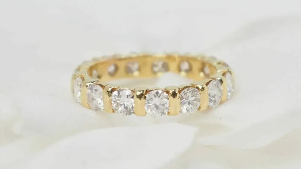 Alliance américaine en or jaune et diamants 2,40cts