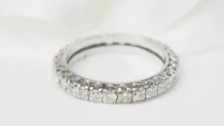Alliance américaine en or blanc et diamants 1.12ct