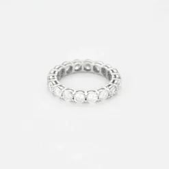 Alliance américaine en or gris et diamants