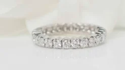 Alliance américaine en or blanc et diamants 1,30ct