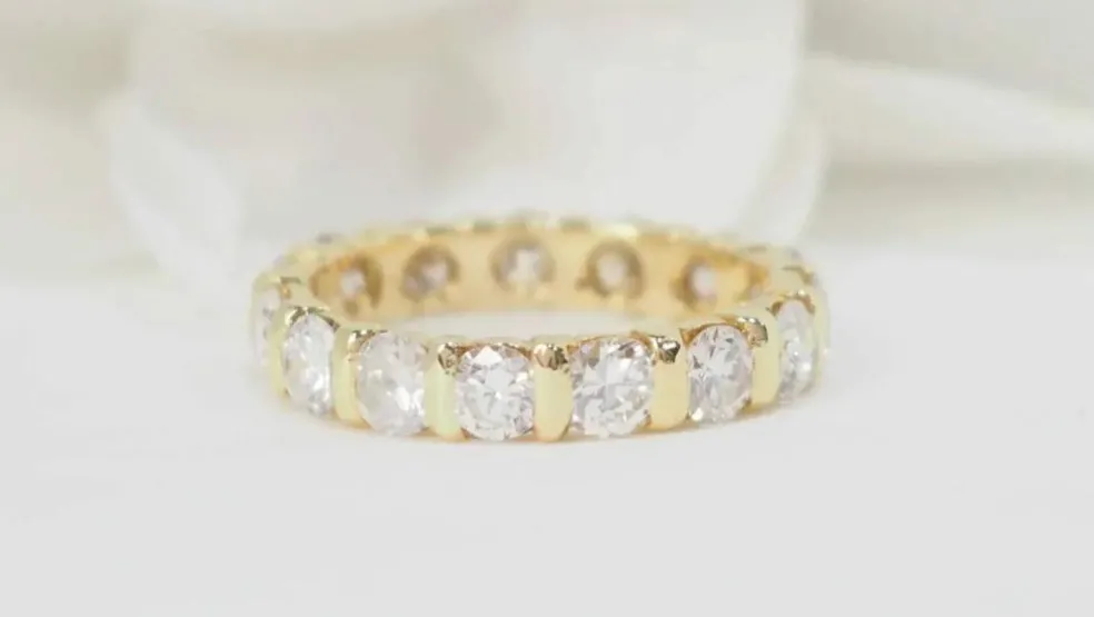 Alliance américaine en or jaune et diamants 2,40cts