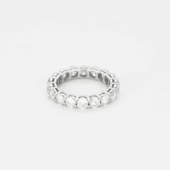 Alliance américaine en or gris et diamants