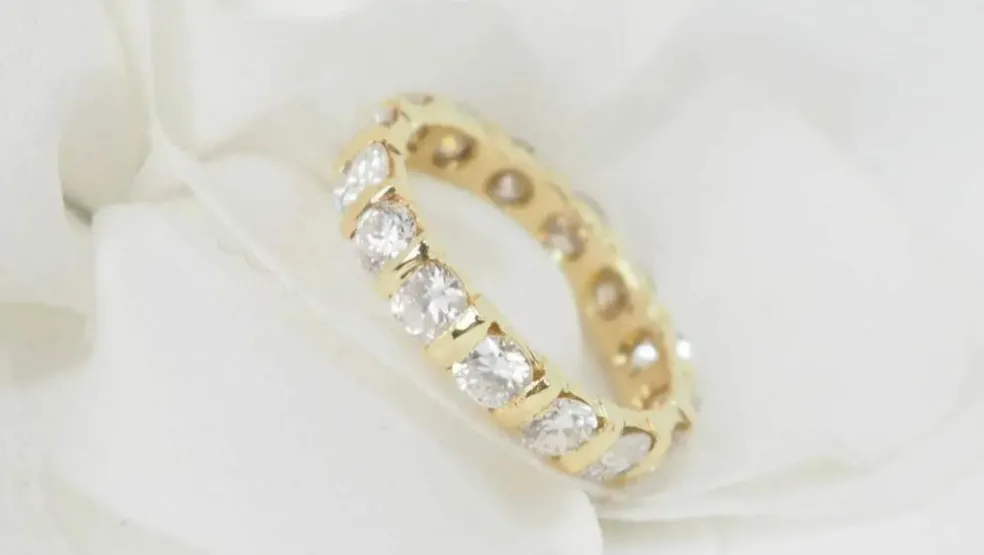 Alliance américaine en or jaune et diamants 2,40cts