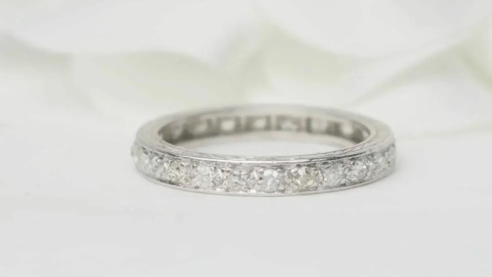 Alliance américaine en platine et diamants 0.80ct