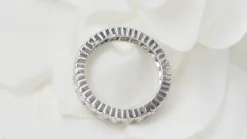 Alliance américaine en platine et diamants 0.92ct