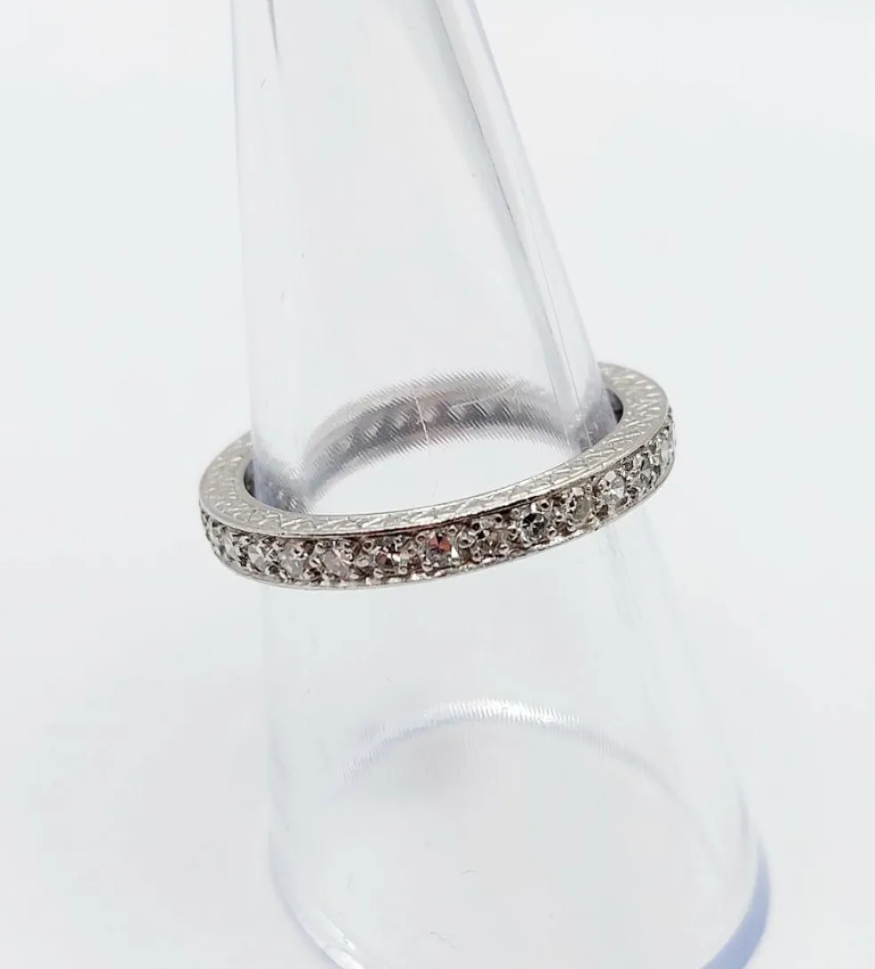 Alliance américaine or blanc 18k et 0,93 carats diamant et monture ciselée