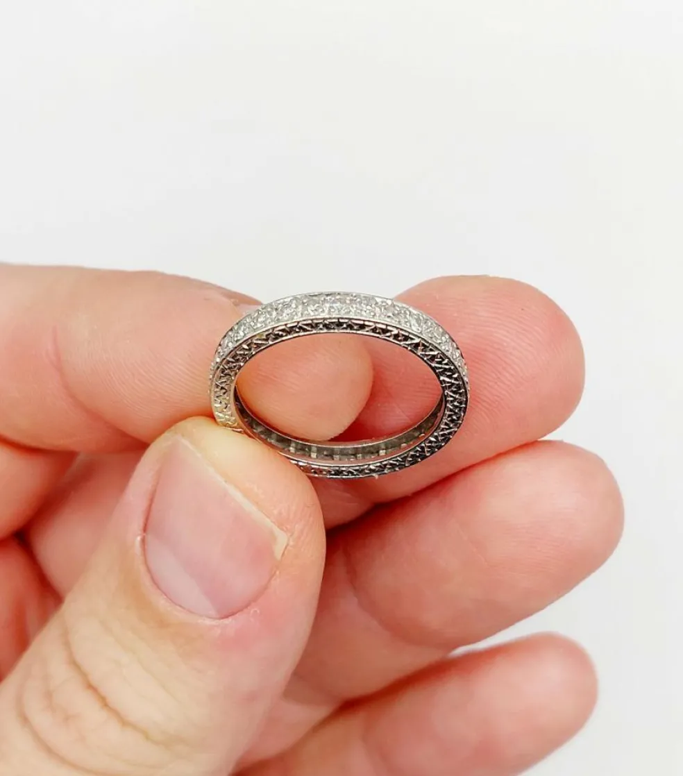 Alliance américaine or blanc 18k et 0,93 carats diamant et monture ciselée