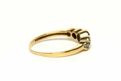 Alliance demi-américaine contemporaine en or jaune 18 carats sertie de rubis et de diamants