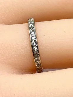 Alliance en or blanc 18 carats et diamants