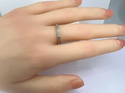Alliance en or blanc 18 carats et diamants