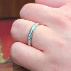 Alliance en or blanc et diamants