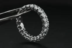 Alliance en or blanc et diamants 3 330 cts