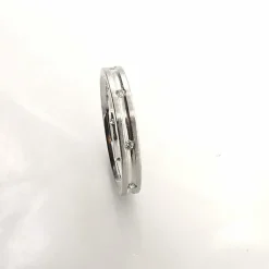 Alliance en or blanc et diamants