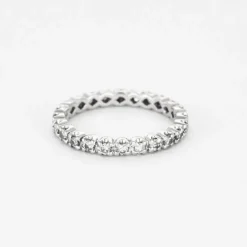 Alliance en or gris et diamants