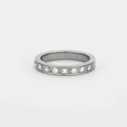 Alliance or gris ornée de diamants