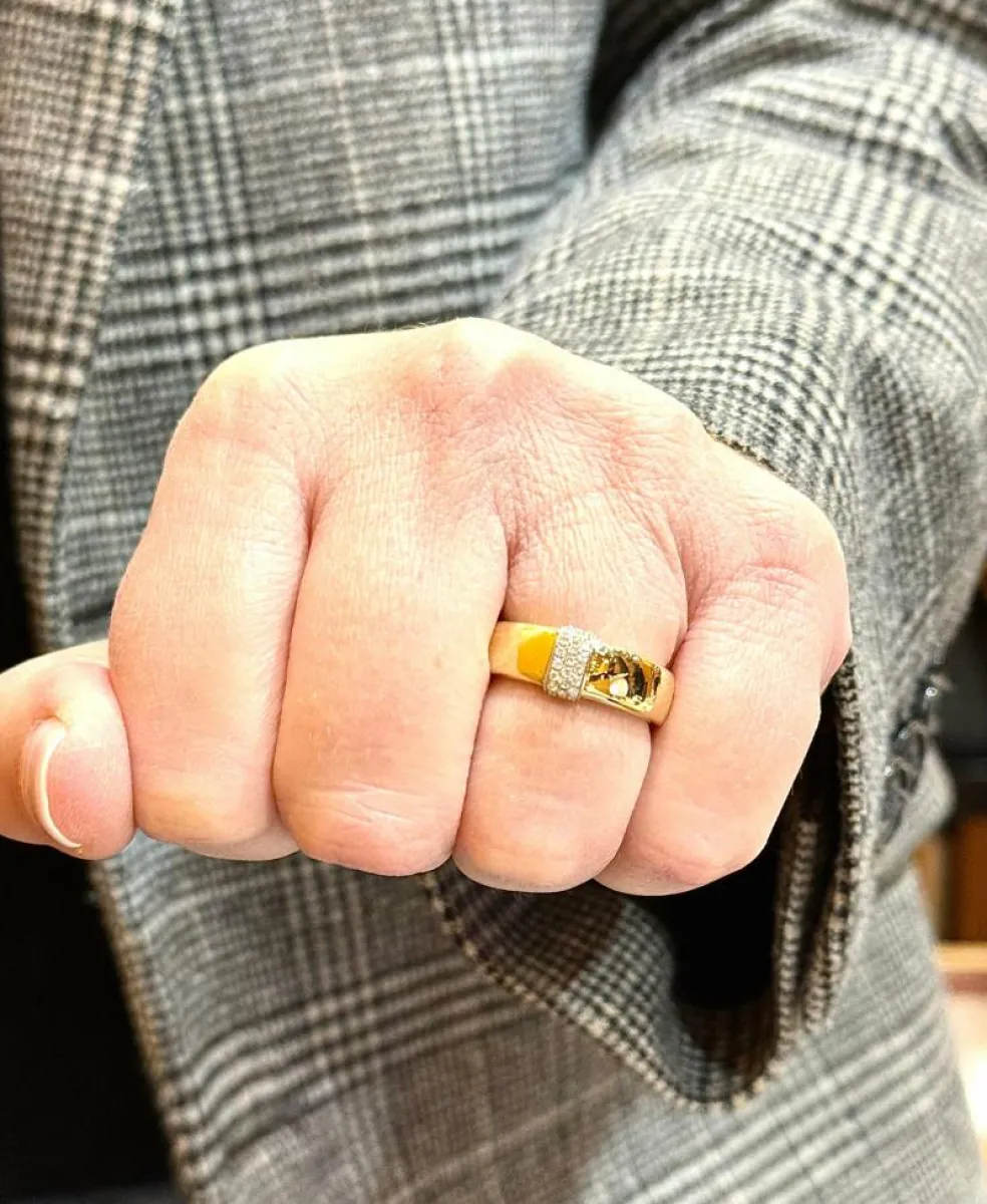 Alliance or jaune 18 carats motif en diamants