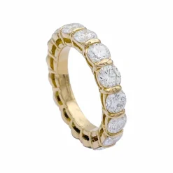Alliance or jaune, diamants.