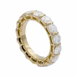 Alliance or jaune, diamants.