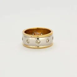 Alliance or jaune, or blanc et diamants