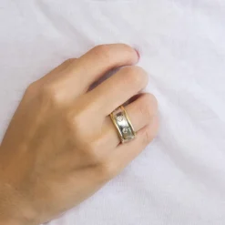 Alliance or jaune, or blanc et diamants