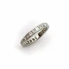 Alliance éternité en or 18 carats avec diamants taille princesse