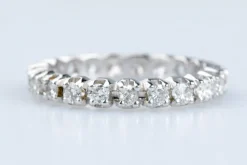 Alliance Éternité en Or Blanc et Diamants