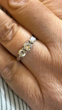 Alliance vintage trilogie diamants or blanc