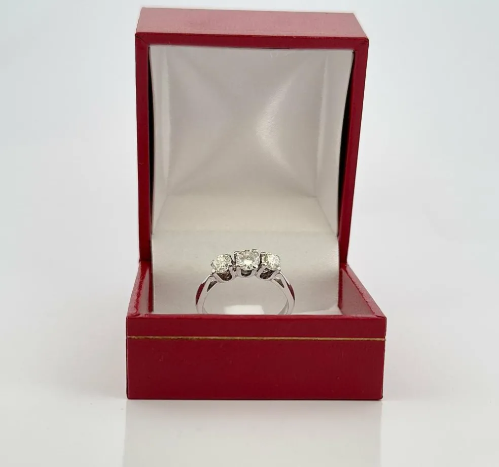 Alliance vintage trilogie diamants or blanc