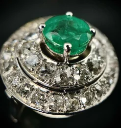 Ancienne bague or blanc, émeraude fin XIXème siècle