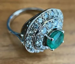 Ancienne bague or blanc, émeraude fin XIXème siècle