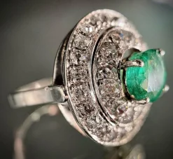 Ancienne bague or blanc, émeraude fin XIXème siècle