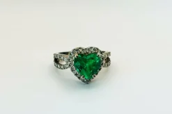 Anneau avec émeraude naturelle certifiée Muzo Colombie et diamants