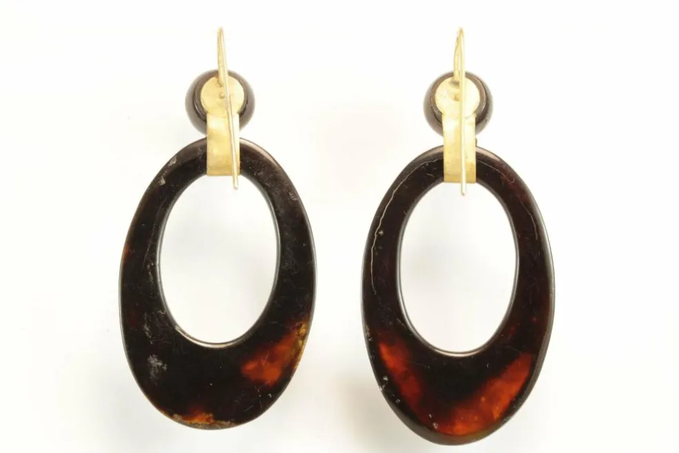 Antique tortoiseshell piqué gold earrings