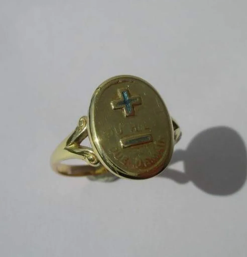AUGIS - bague chevalière 1920 médaille d’Amour or jaune émail