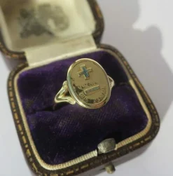 AUGIS - bague chevalière 1920 médaille d’Amour or jaune émail
