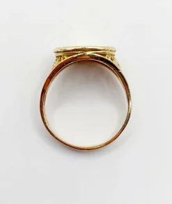 AUGIS - Bague médaille amour or jaune couronne de lauriers ornée de rubis et de diamant (circa 1958)