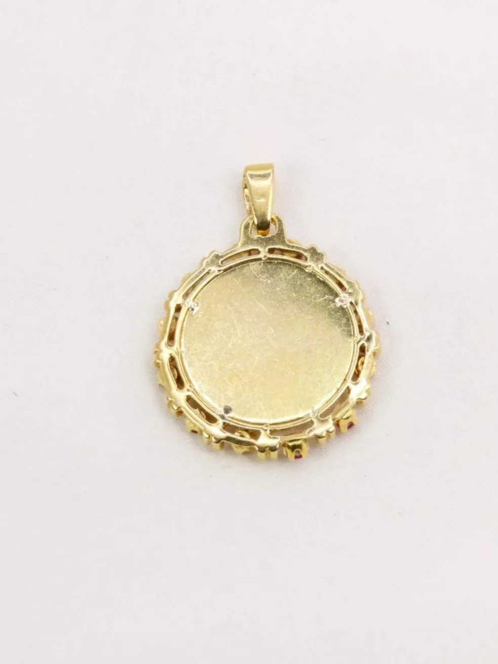 AUGIS - Médaille Amour entourage coeur rubis Plus qu’hier moins que demain or jaune diamant rubis