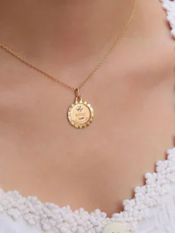 AUGIS - Médaille amour ronde striée or jaune diamant rubis