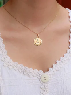 AUGIS - Médaille amour ronde striée or jaune diamant rubis