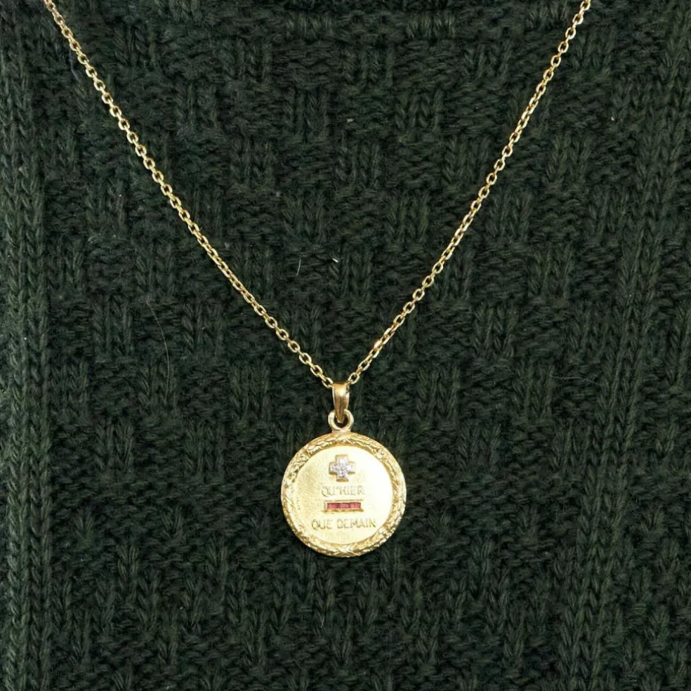 AUGIS - Médaille d'Amour or jaune, diamants et rubis synthétiques