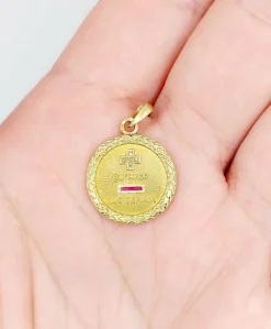 AUGIS - Pendentif médaille d'amour or jaune, diamant, rubis : + qu'hier - que demain couronne de laurier (circa 1950)
