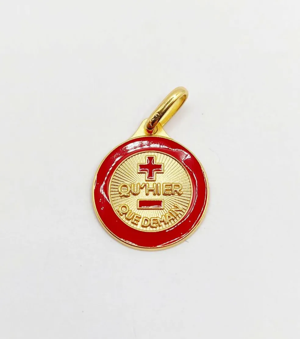 AUGIS - Pendentif médaille d'amour or jaune "+ qu'hier - que demain"- La Charmante Carmin
