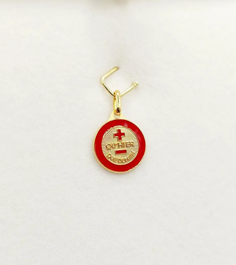 AUGIS - Pendentif médaille d'amour or jaune "+ qu'hier - que demain"- La Charmante Carmin