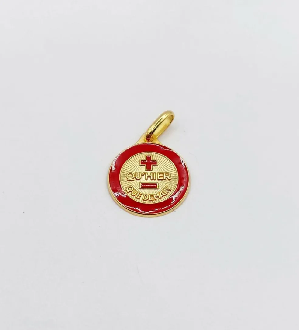 AUGIS - Pendentif médaille d'amour or jaune "+ qu'hier - que demain"- La Charmante Carmin