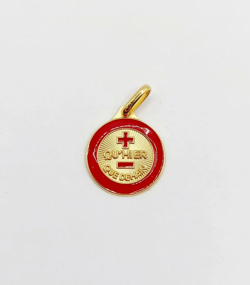 AUGIS - Pendentif médaille d'amour or jaune "+ qu'hier - que demain"- La Charmante Carmin