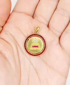 AUGIS - RARE Pendentif médaille d'amour Or Jaune Diamants et rubis calibrés