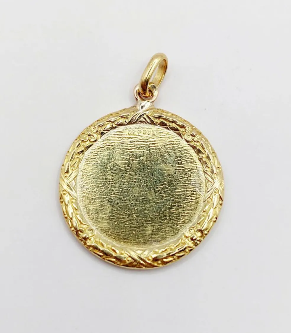 AUGIS - RARE Pendentif médaille d'amour or jaune, diamant et rubis + qu'hier - que demain (circa 1930)