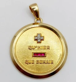 AUGIS - RARE XXL 33mm Pendentif médaille d'amour or jaune, diamant et rubis (circa 1960)