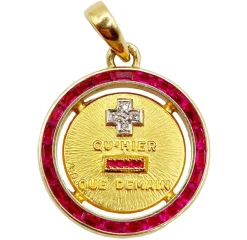 AUGIS - ULTRA RARE Pendentif médaille d'amour 20mm or, diamant et rubis calibrés : + qu'hier - que demain (circa 1960)