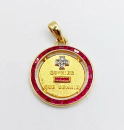 AUGIS - ULTRA RARE Pendentif médaille d'amour 20mm or, diamant et rubis calibrés : + qu'hier - que demain (circa 1960)